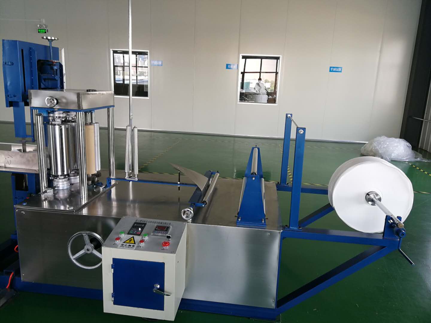 淺析無紡布折疊機的性能優勢